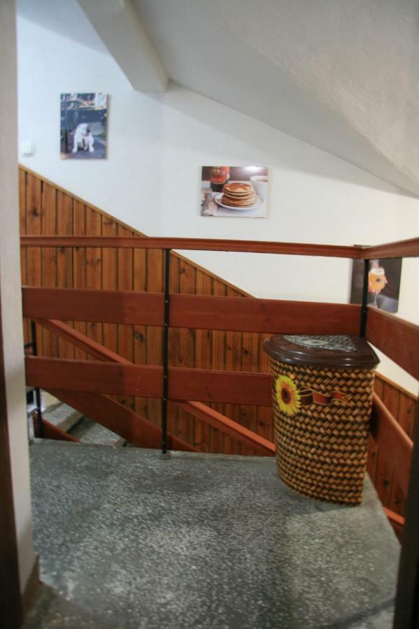 סמוליאן Yellow House מראה חיצוני תמונה